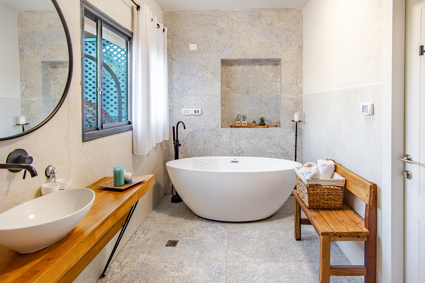 חדר רחצה-נוף העמק-2