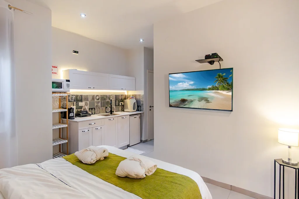 נוף גלבוע-מבט לחדר