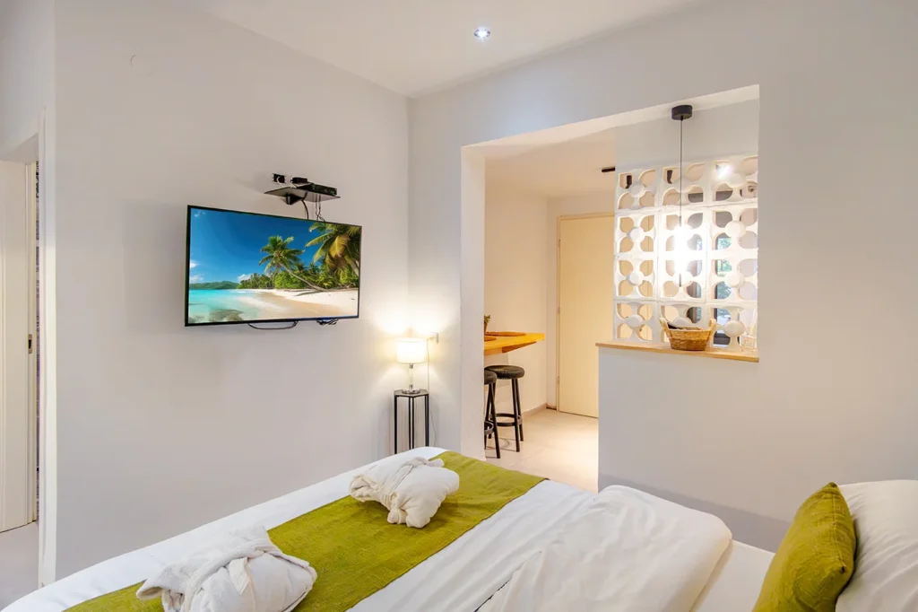 נוף גלבוע-מבט לחדר