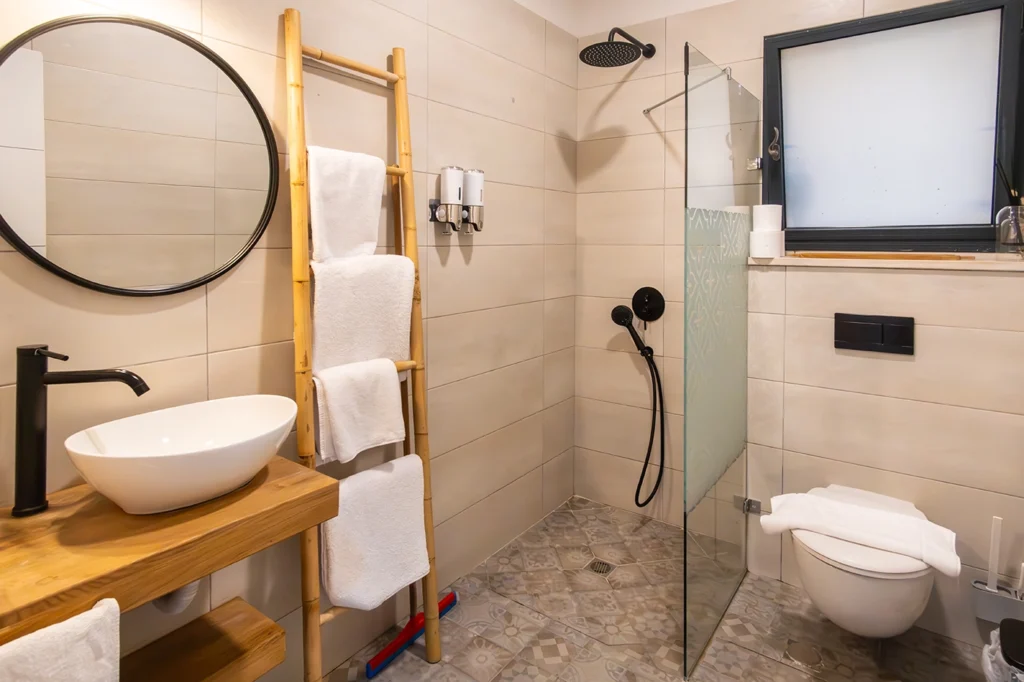 צל גלבוע-חדר רחצה-2