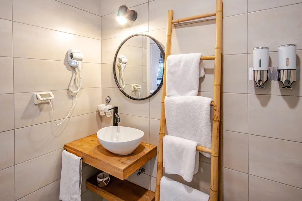 צל גלבוע-חדר רחצה-3