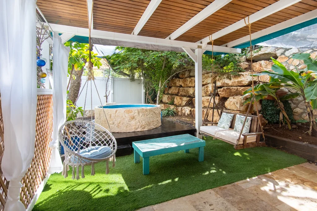 סוויטת נוף גלבוע - מבט לחצר