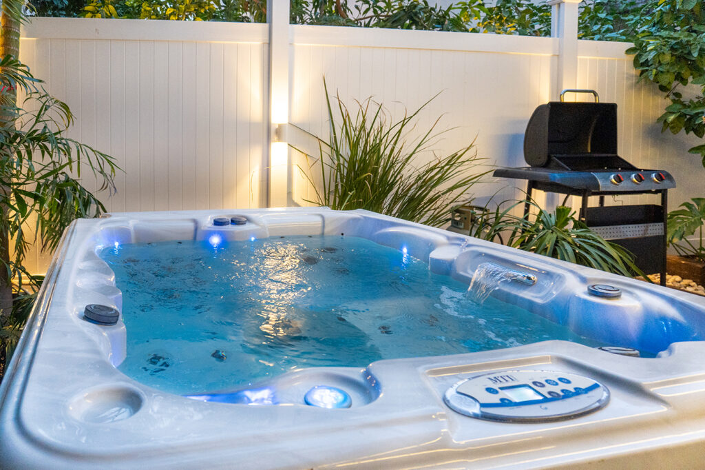 הג׳קוזי במתחם האירוח אמא אדמה גלבוע