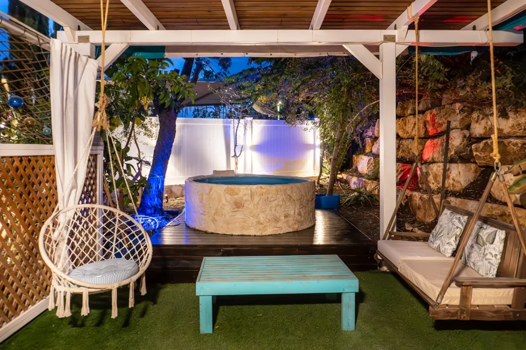 סוויטת נוף גלבוע - מבט לחצר